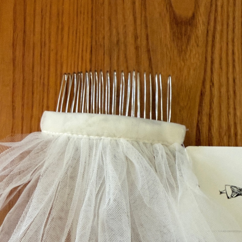 NWT Short Single Layer Ivory Tulle Wedding Veil - Picture 4 of 7